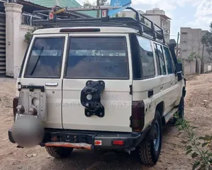 Toyota Land Cruiser 2015 White