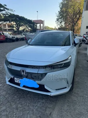Photo - Honda e:NS1 53.6 kWh FWD 2023 White