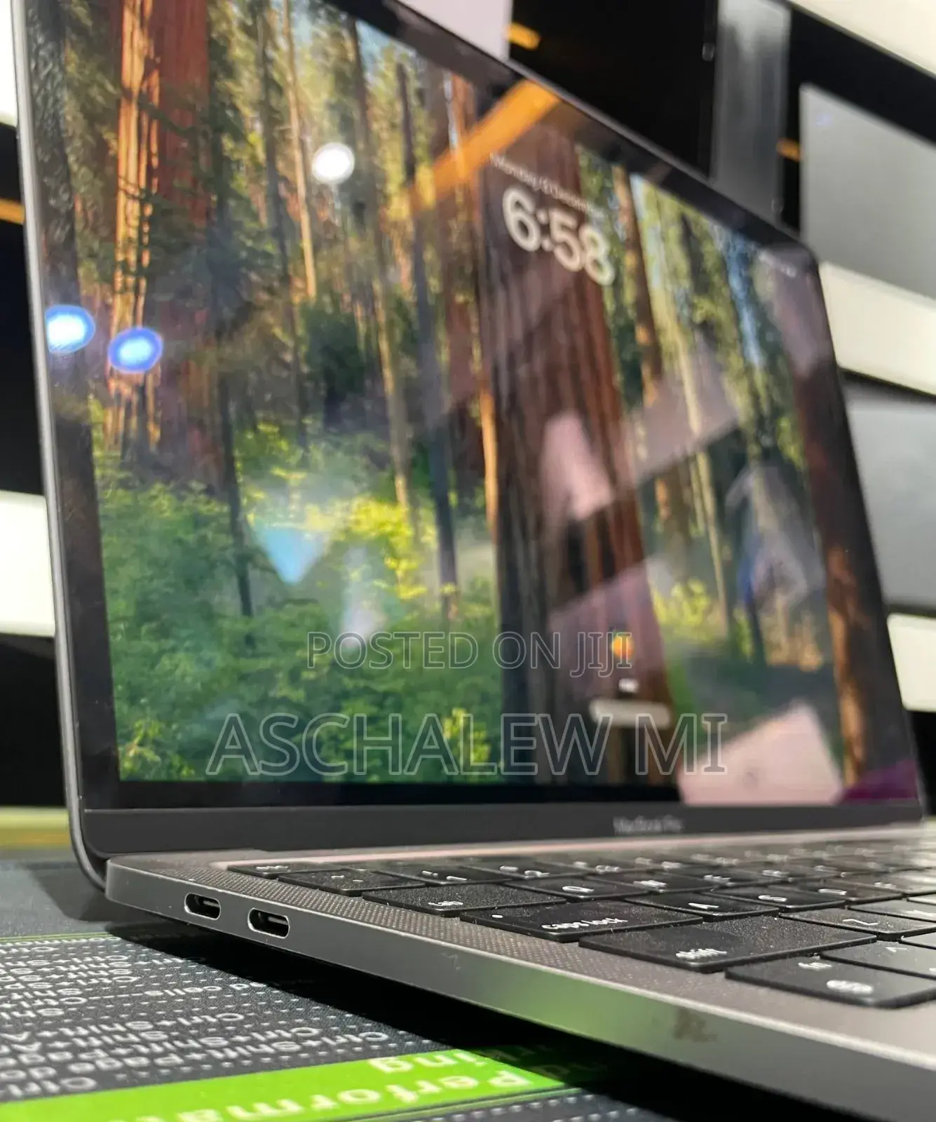 New Laptop Apple MacBook Pro 2022 M2 8GB Apple M2 SSD 256GB