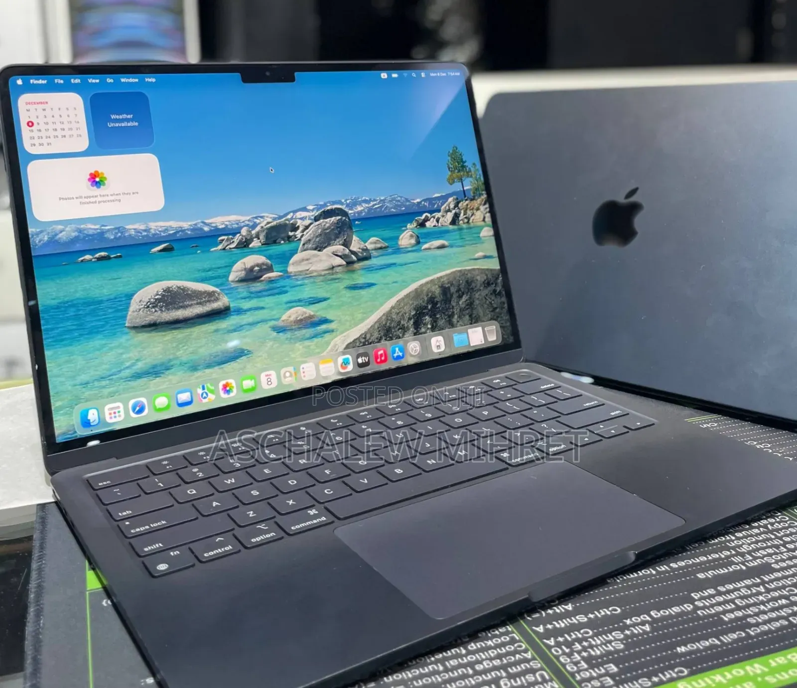 New Laptop Apple MacBook Air 2024 M3 13-Inch 8GB Apple M3 SSD 256GB