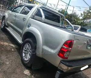 Toyota Hilux 2013 Gray