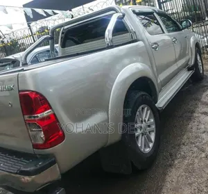 Toyota Hilux 2013 Silver