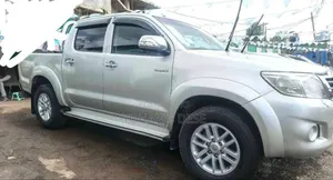 Toyota Hilux 2013 Silver