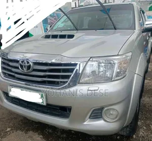 Toyota Hilux 2013 Silver