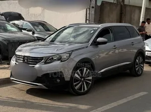 Peugeot 5008 2020 Beige