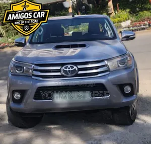 Photo - Toyota Hilux 2017 Beige