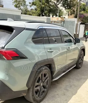 Toyota RAV4 2022 Green