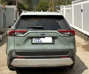 Toyota RAV4 2022 Green