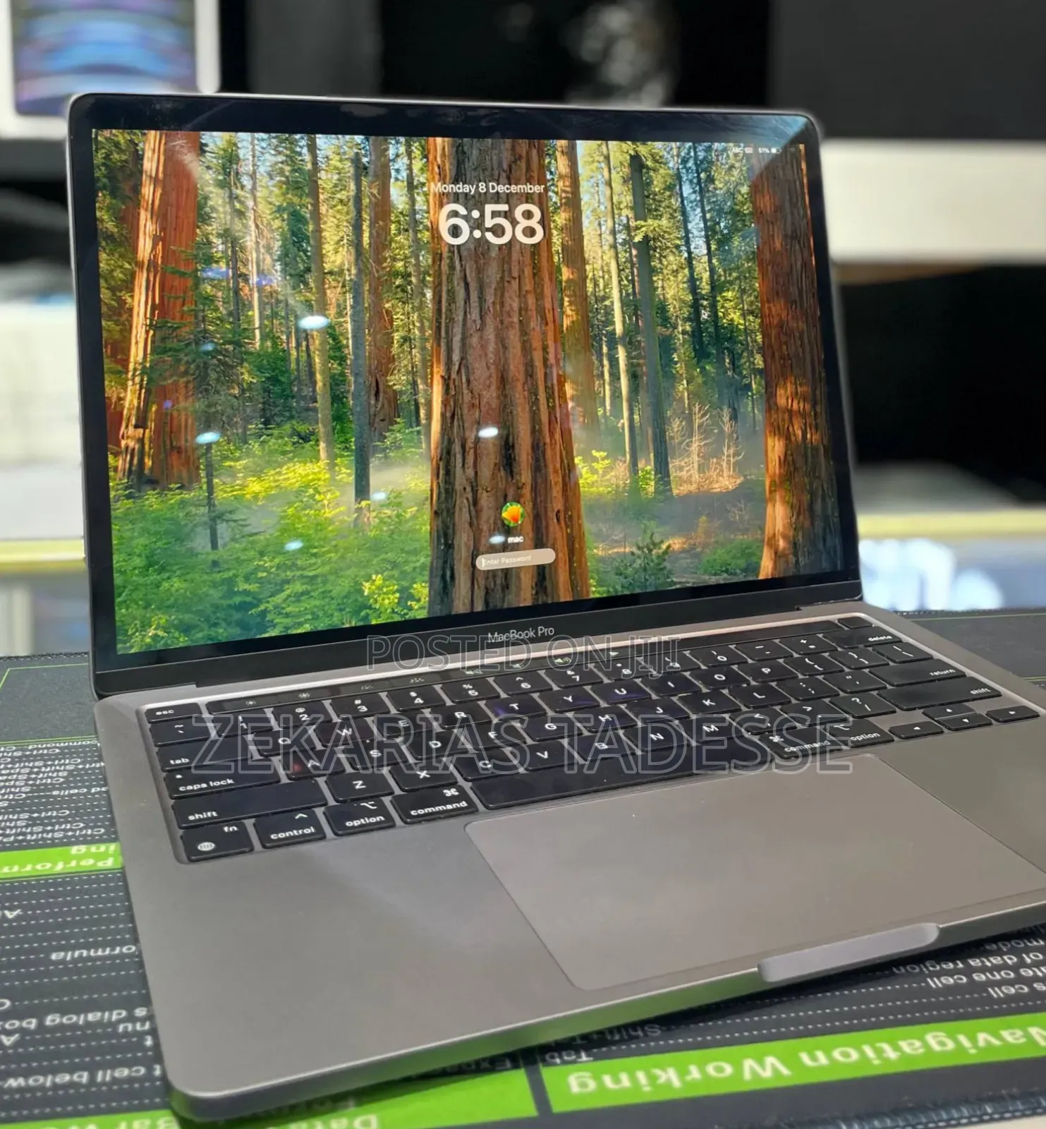 New Laptop Apple MacBook Pro 2022 M2 16GB Apple M2 SSD 256GB