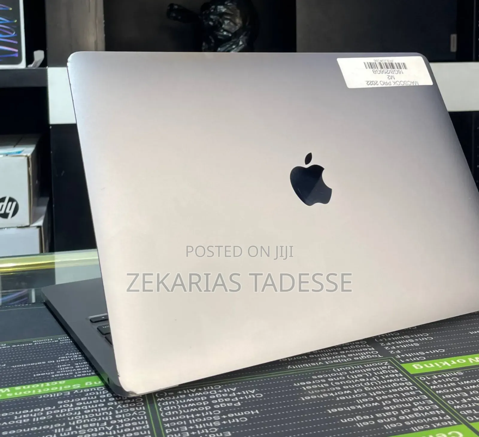 New Laptop Apple MacBook Pro 2022 M2 16GB Apple M2 SSD 256GB