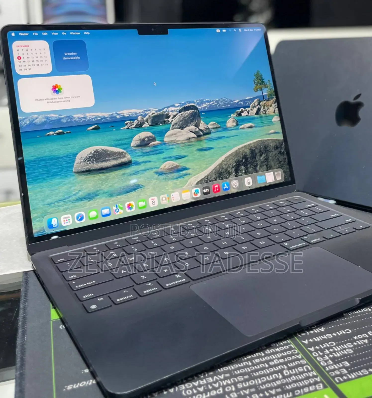 New Laptop Apple MacBook Air 2024 M3 13-Inch 8GB Apple M3 SSD 256GB