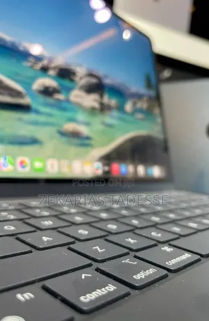 New Laptop Apple MacBook Air 2024 M3 13-Inch 8GB Apple M3 SSD 256GB