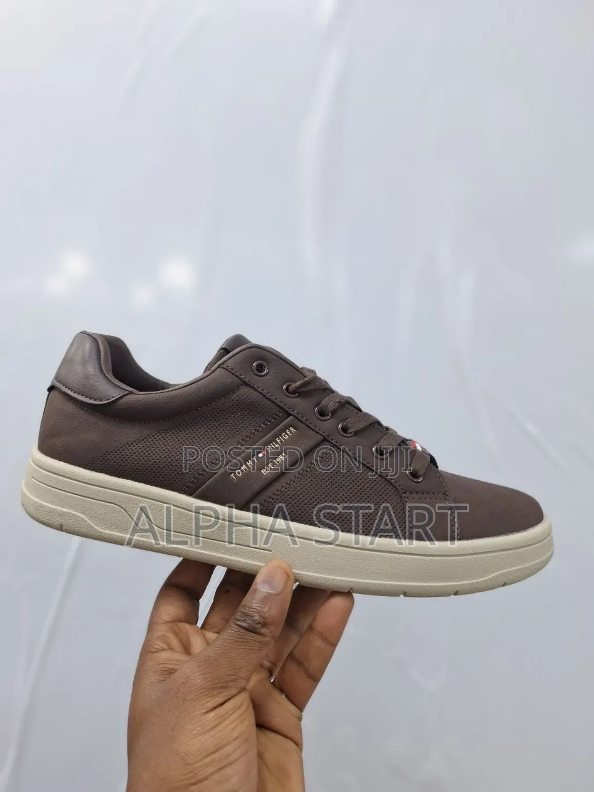 New Arrival Tommy Est1985 Flat Sneakers Made in Vietnam