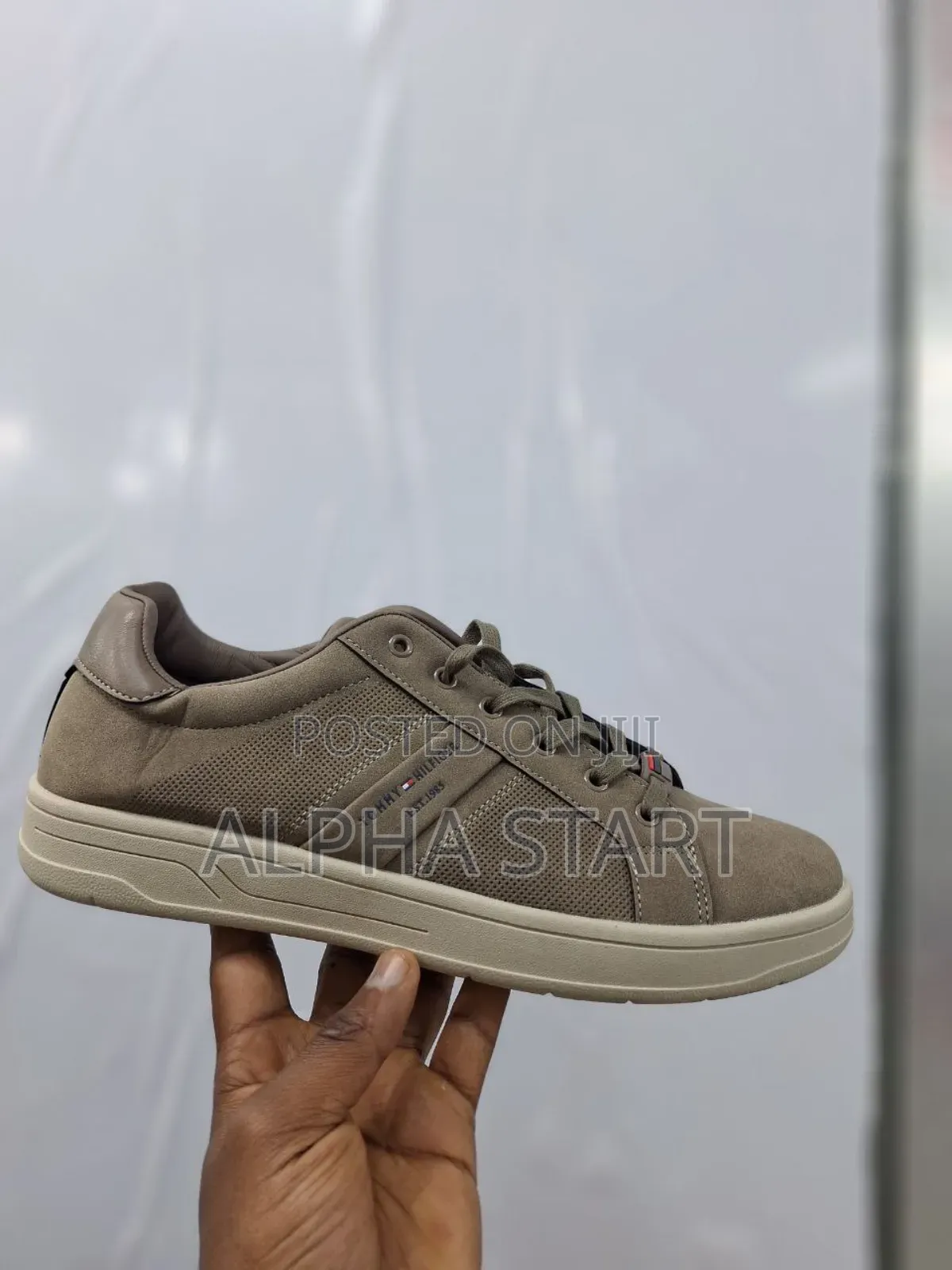 New Arrival Tommy Est1985 Flat Sneakers Made in Vietnam