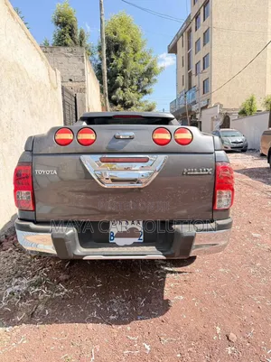 Toyota Hilux 2020 Gray