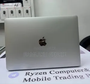 New Laptop Apple MacBook Pro 2017 8GB Intel Core I5 SSD 128GB