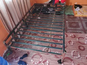 የብረት አልጋ Metal Bed 1:20