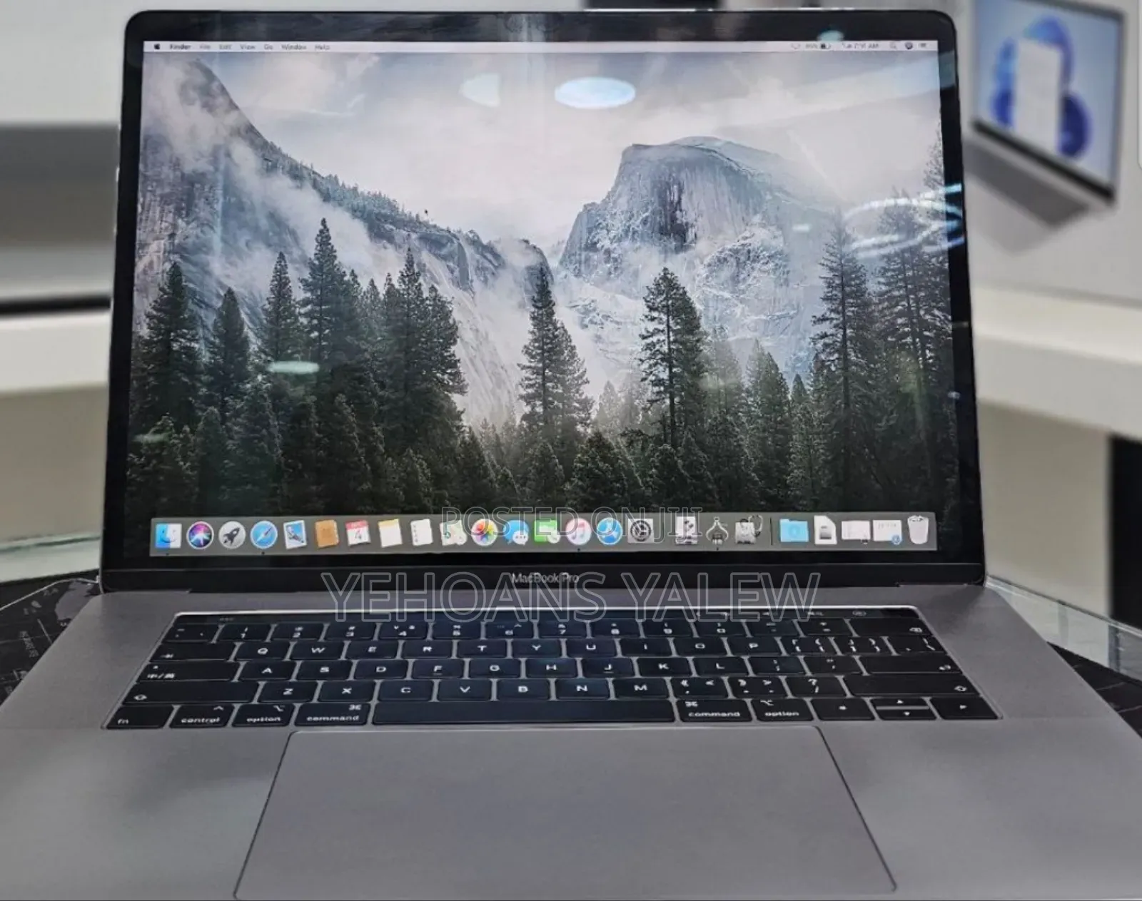 New Laptop Apple MacBook Pro 2019 16GB Intel Core I9 SSD 512GB