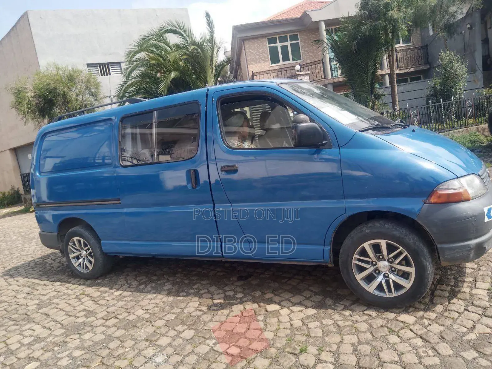 Toyota HiAce 2000 Blue