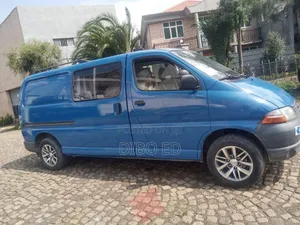Toyota HiAce 2000 Blue