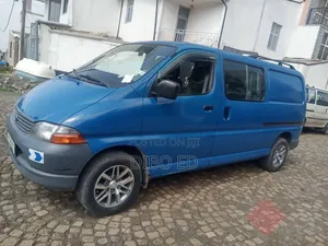 Toyota HiAce 2000 Blue
