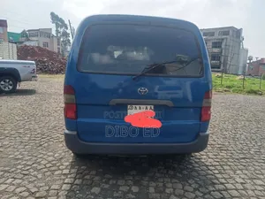 Toyota HiAce 2000 Blue