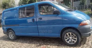 Toyota HiAce 2000 Blue