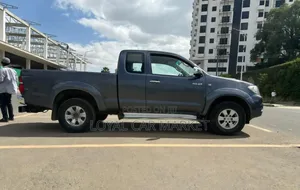 Toyota Hilux 2011 Gray