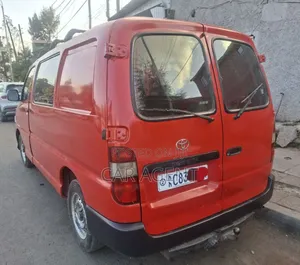 Toyota HiAce 220 2007 Red