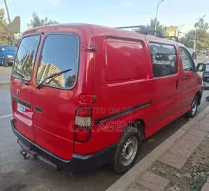 Toyota HiAce 220 2007 Red