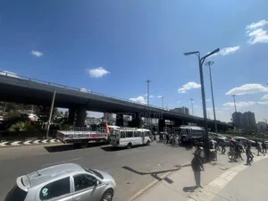 የንግድ ሱቅ በመገናኛ እና ካዛንቺስ