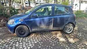 Toyota Vitz 2000 Blue