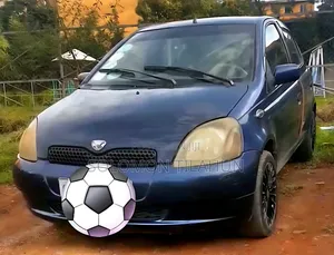 Photo - Toyota Vitz 2000 Blue