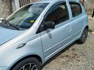 Photo - Toyota Vitz 2004 Silver