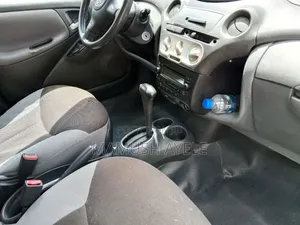 Toyota Vitz 2004 Silver