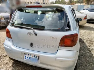 Toyota Vitz 2004 Silver