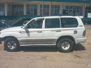 Photo - Toyota Land Cruiser 2004 White
