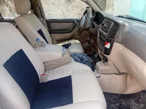 Toyota Land Cruiser 2004 White