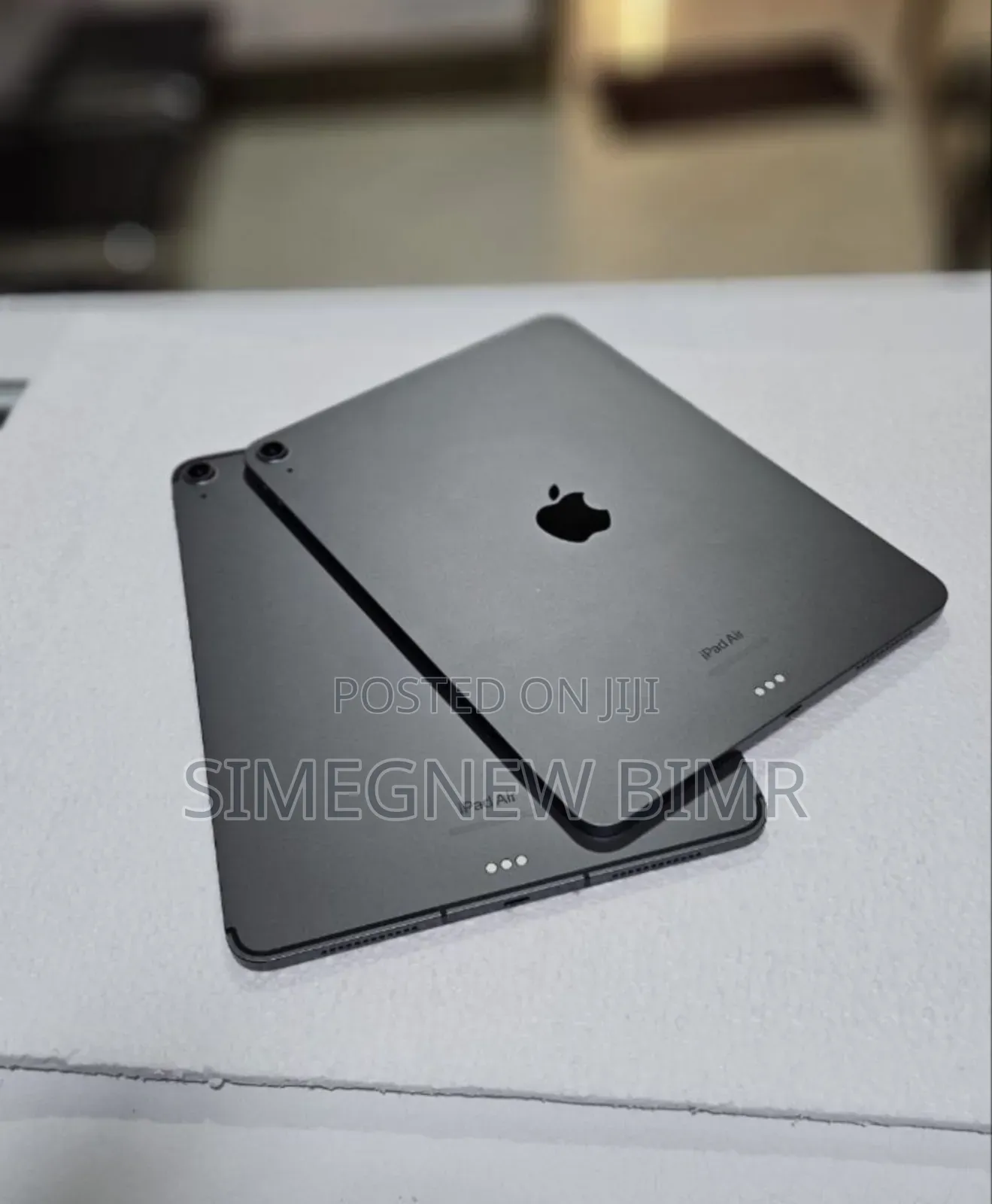 New Apple iPad Air (2022) 64 GB Black