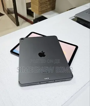 Photo - New Apple iPad Air (2022) 64 GB Black