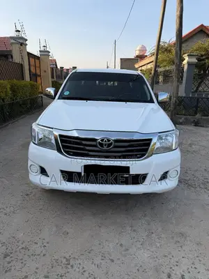 Photo - Toyota Hilux 3.0 D-4D 4x4 2015 White
