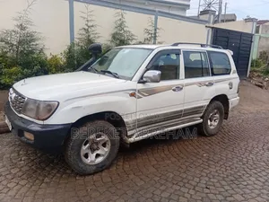 Toyota Land Cruiser 2004 White