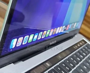 New Laptop Apple MacBook Pro 2019 8GB Intel Core i5 SSD 256GB