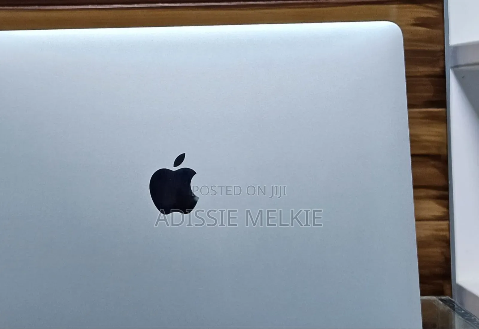 New Laptop Apple MacBook Pro 2019 8GB Intel Core i5 SSD 256GB
