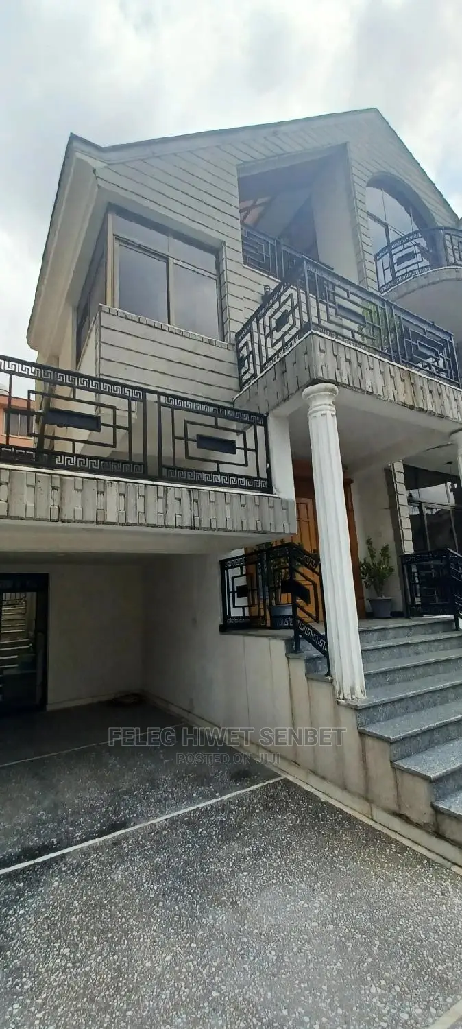 5bdrm House in አአ, Bole for Sale
