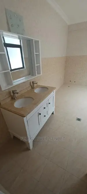 5bdrm House in አአ, Bole for Sale