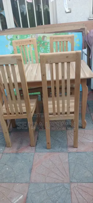 በጣም ንፁህ እና ዘመናዊ የምግብ ጠረጴዛ ባለ 4ወንበር