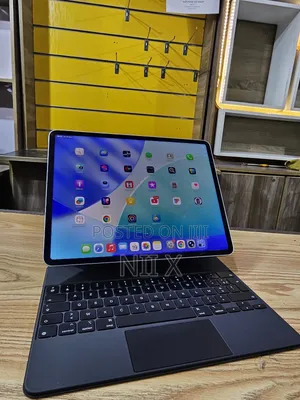 Photo - Apple iPad Pro 12.9 (2022) 512 GB Silver