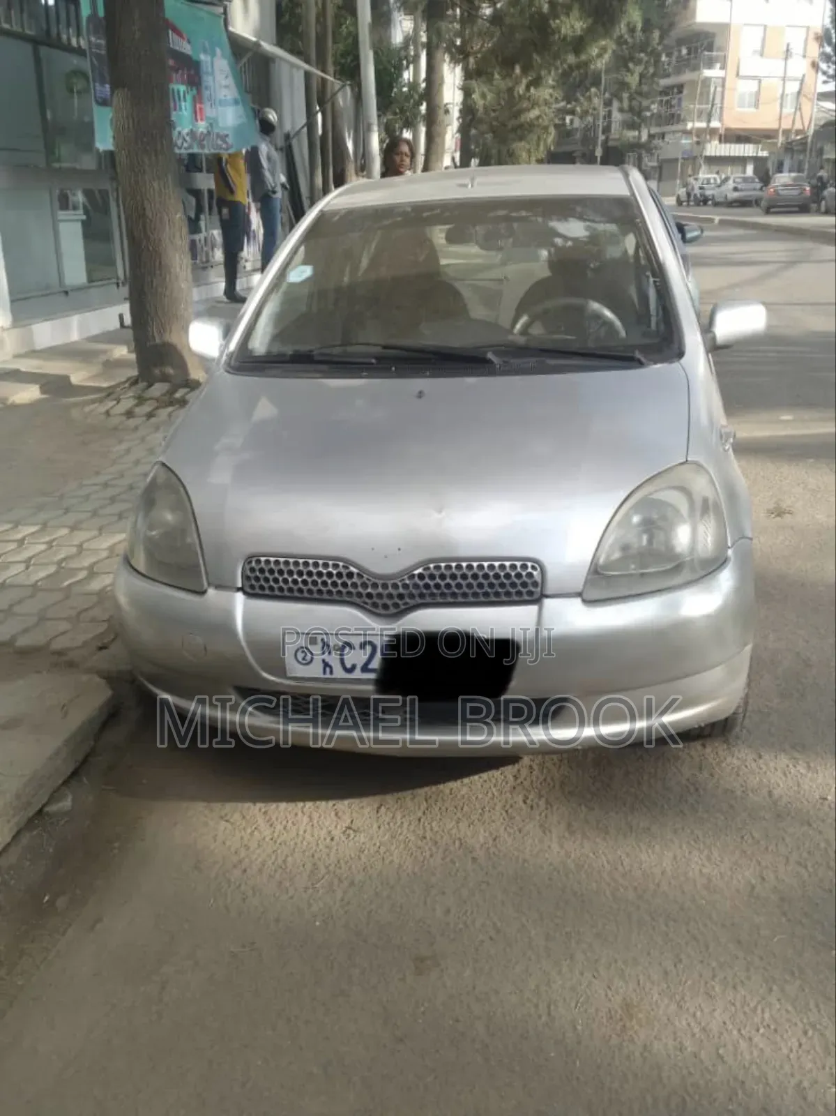 Toyota Vitz 2001 Silver