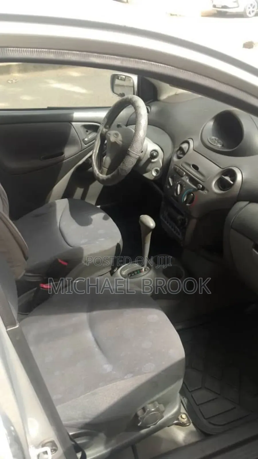 Toyota Vitz 2001 Silver